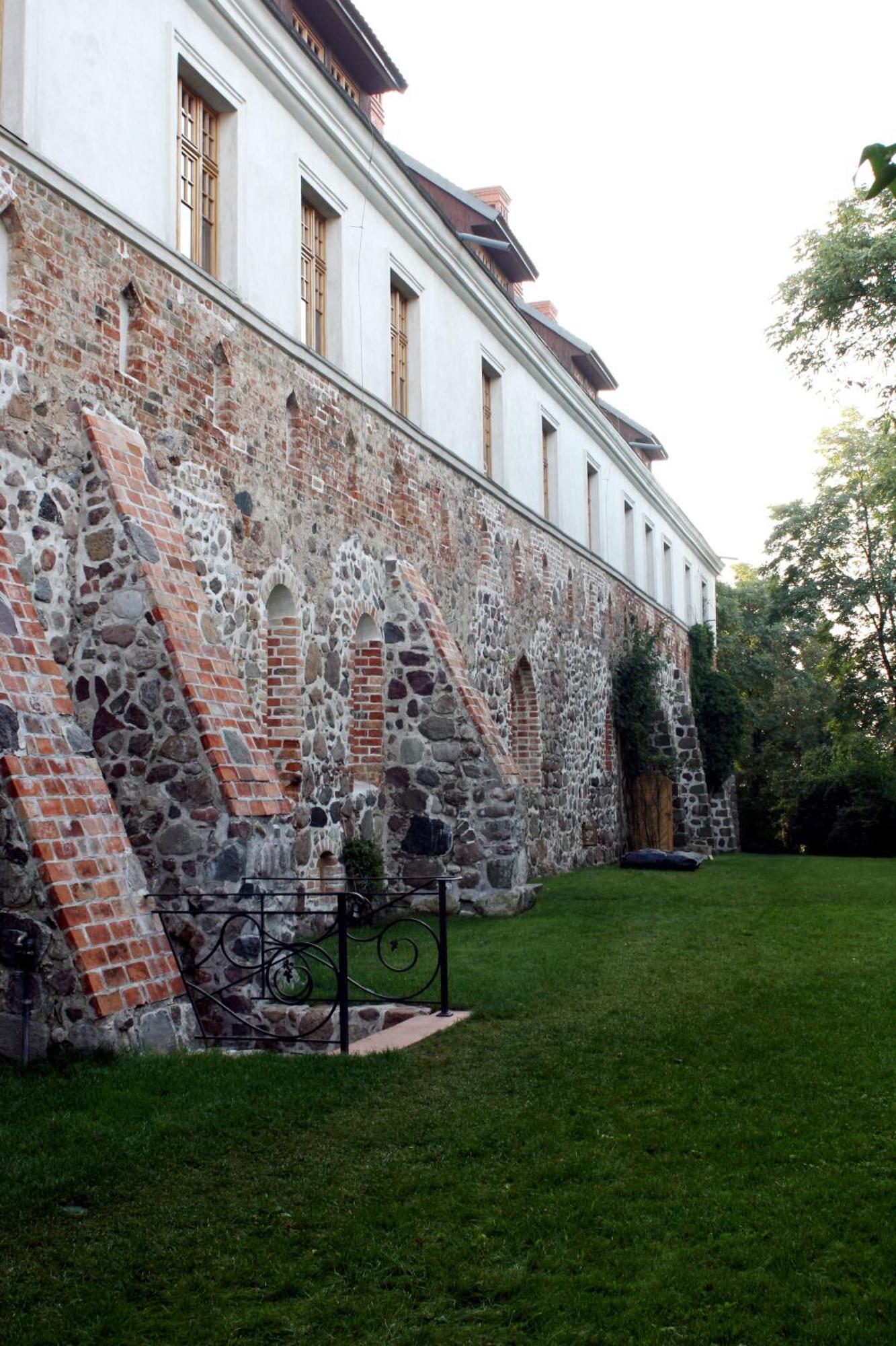 Klasztor Cedynia Hotel Exterior foto